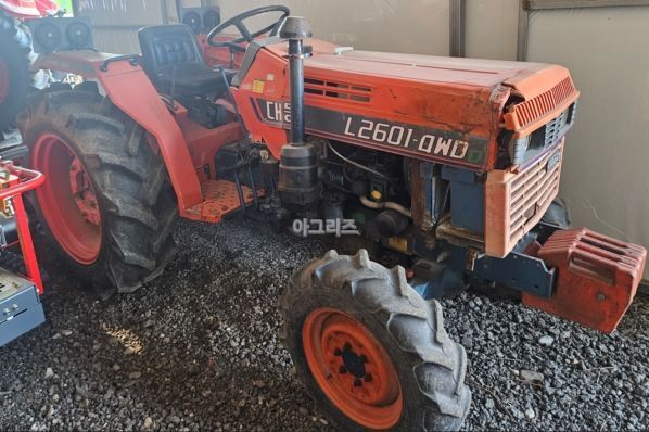 대동 트랙터 L2601-4WD (26마력) 뒤우측면