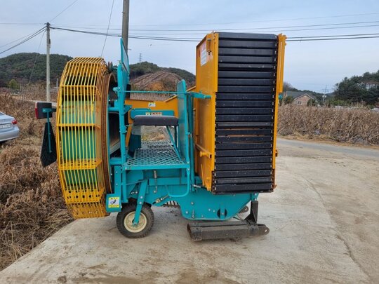 일산 수확기 트랙터 감자