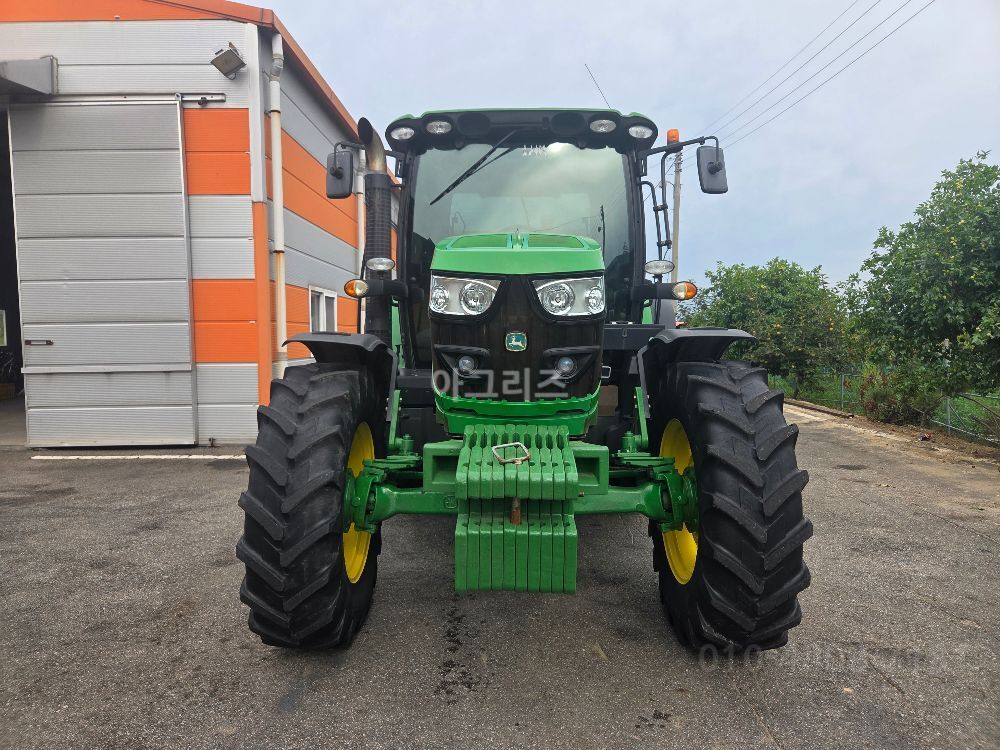 JohnDeere Tractor 6105R (105hp)