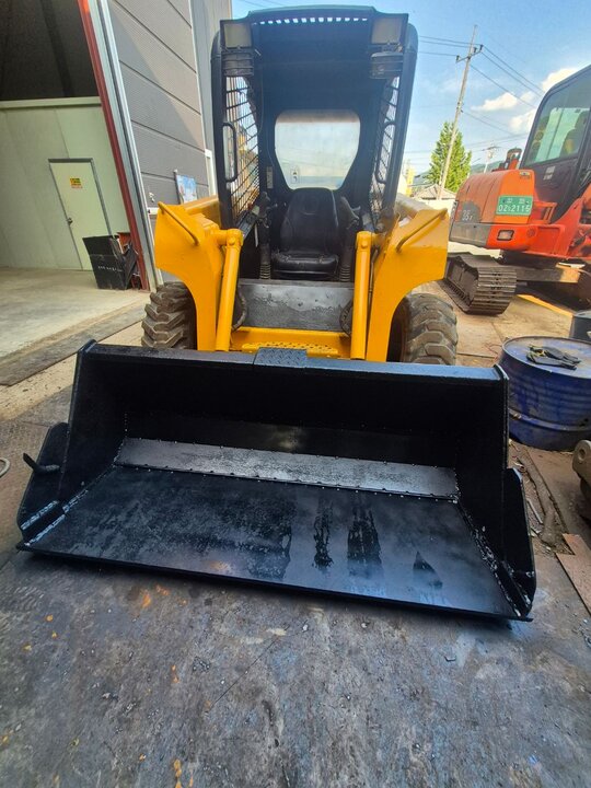 JohnDeere Skid steer loader 48ps 