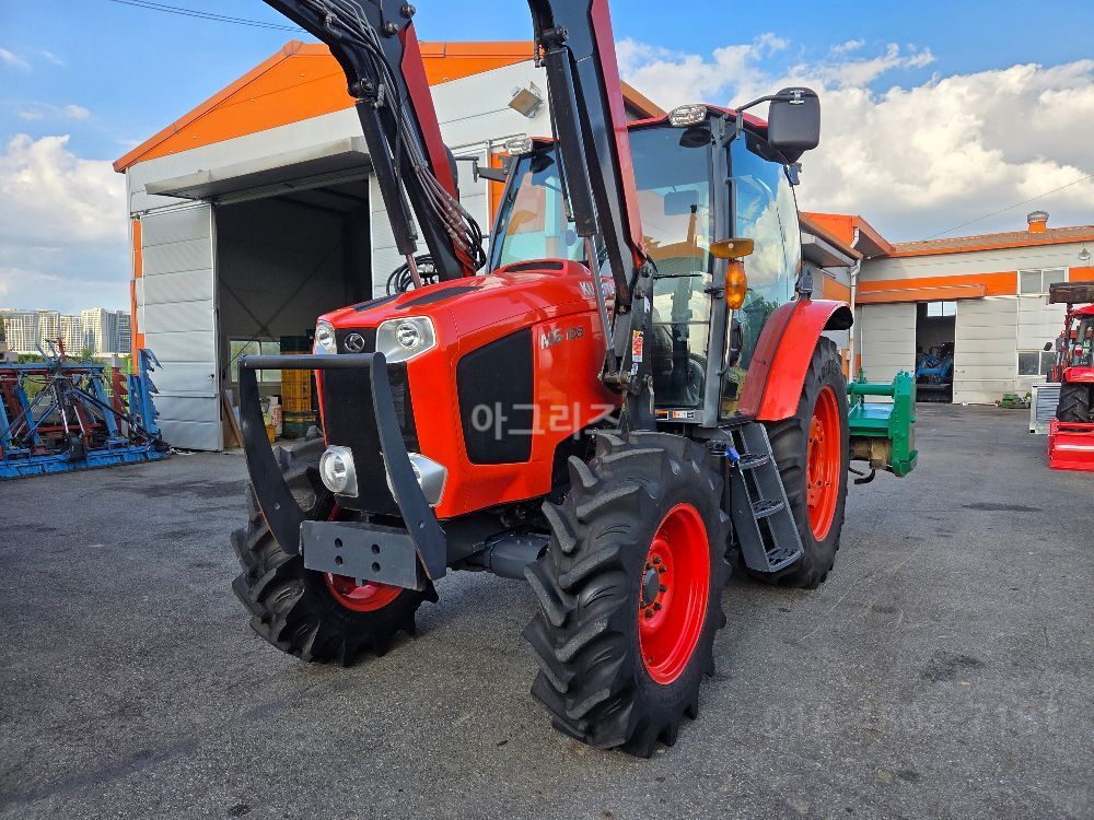 Kubota Tractor M6-108 (116hp) 뒤우측면