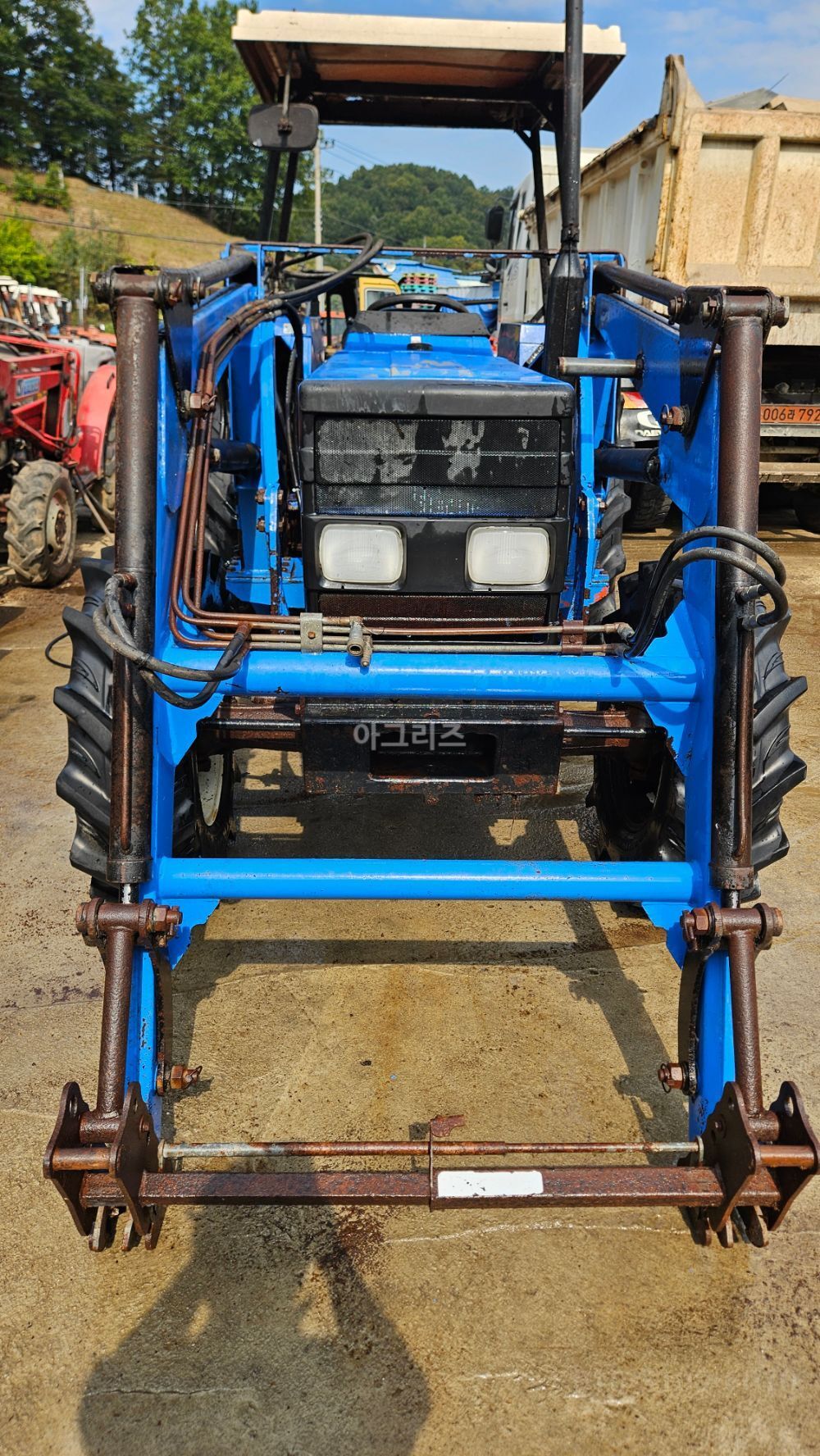 NewHolland Tractor 55-66D (55hp)