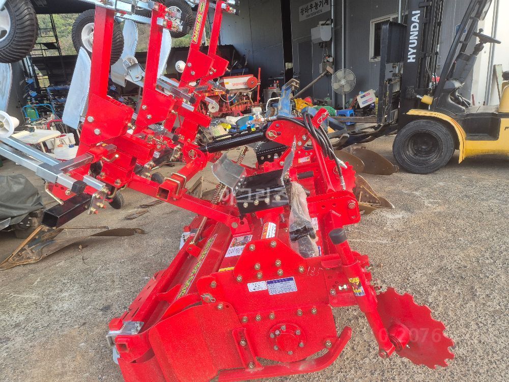 Sungwoo Rotavator 로터리185일괄비닐피복기 두골 (경폭185cm) 뒤우측면