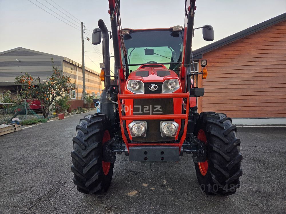Kubota Tractor M6-108 (116hp)