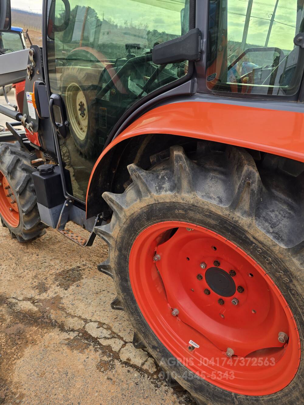 구보다 트랙터 L60 (62.1마력) 뒤우측면