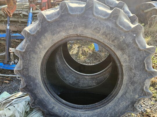 존디어 트랙터 6105M (105마력) 앞좌측면