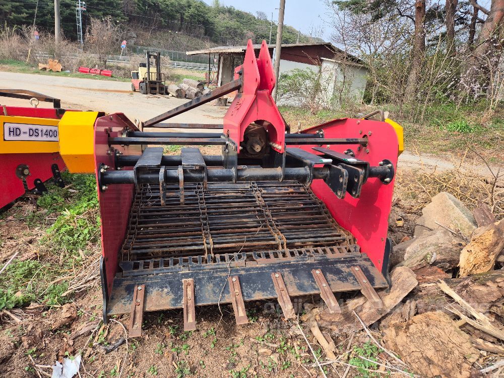 현대농기계 땅속작물수확기 HD-DS1400