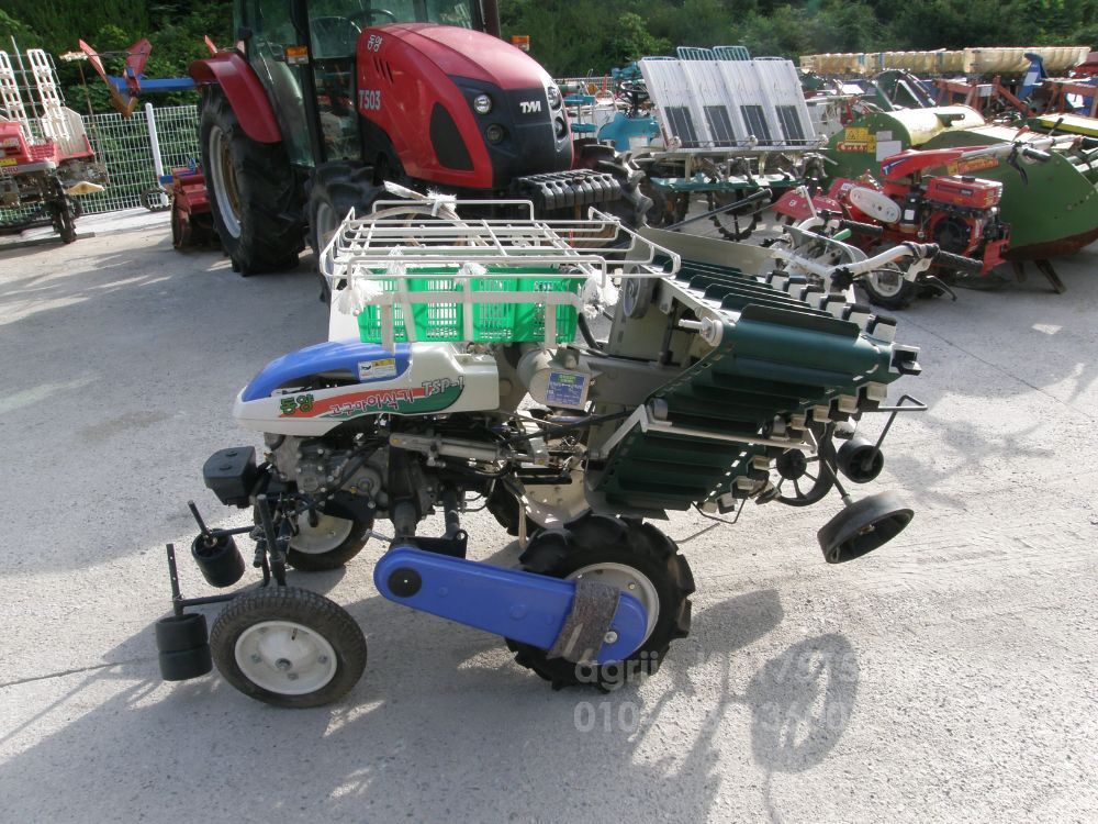 이세키 동양 고구마이식기 이세키 동양 고구마이식기 TSP-1고구마이식기 뒤우측면