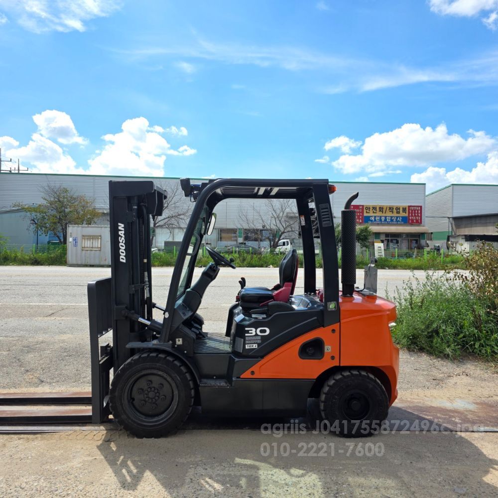 두산 지게차 3톤 3단 (2.98톤)