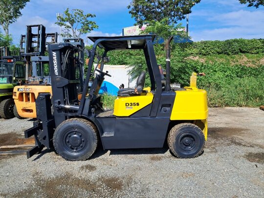 Doosan Forklift D35 3단마스트 힌지드포크 (3.5톤)