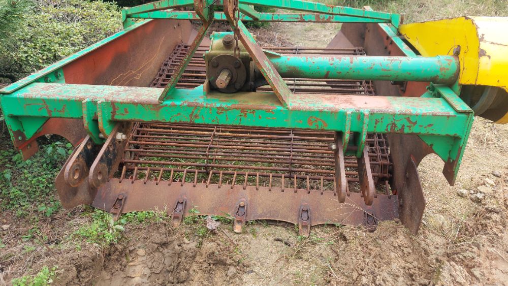  땅속작물수확기 작업폭1400 