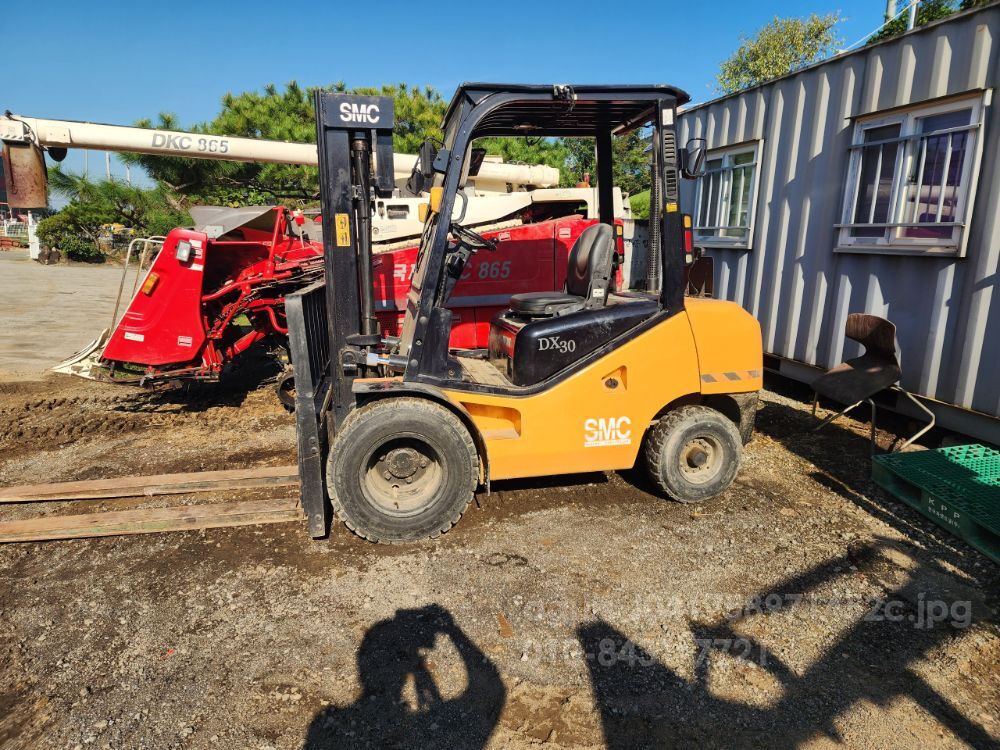 SMC 얀마 엔진장착 지게차 DX30 (3톤톤)