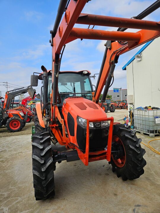 Kubota Tractor M5-86SE (96hp) 앞좌측면