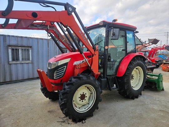 국제 트랙터 LUXEN74 (74마력) 앞좌측면