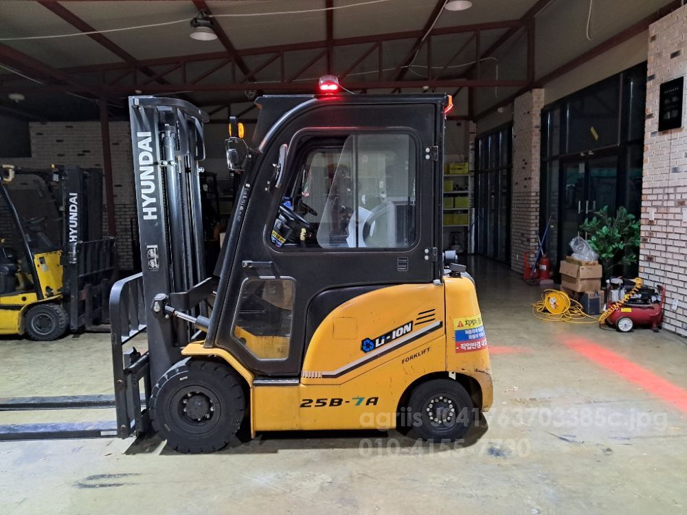 현대 지게차 25B-7A (2.5톤)