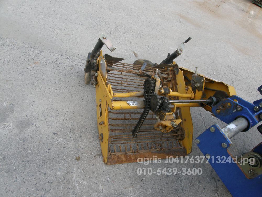  경운기용감자수확기 DRK-650  뒤우측면