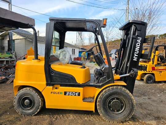 Hyundai Forklift 35DE (3.5톤) 앞좌측면