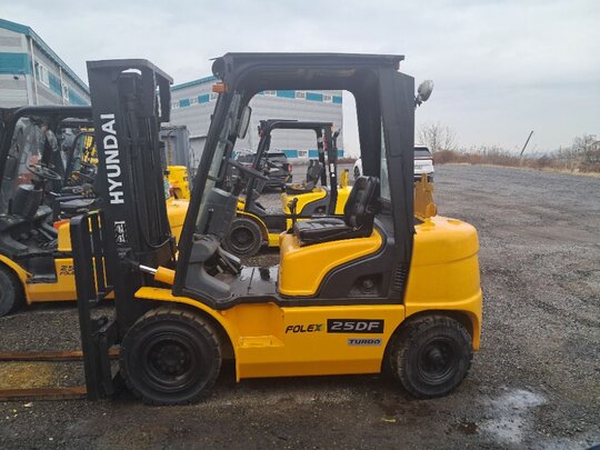 Hyundai Forklift 25DF (2.5톤) 앞좌측면