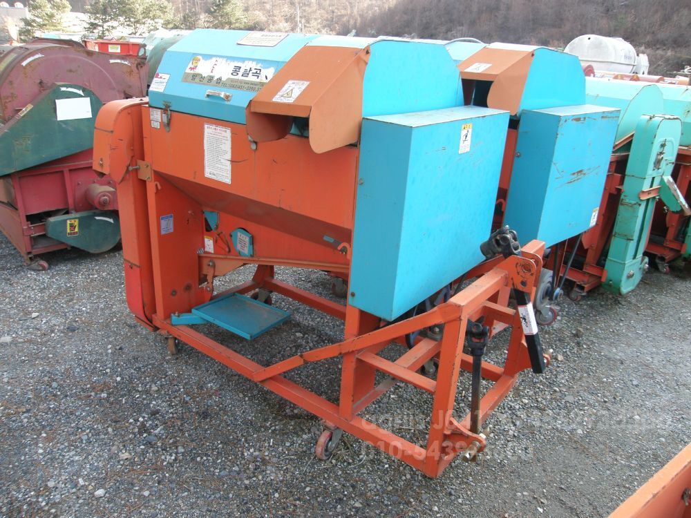  발산트렉터용 탈곡기 쪼인트있음 발산트렉터용 탈곡기 쪼인트있음  뒤우측면