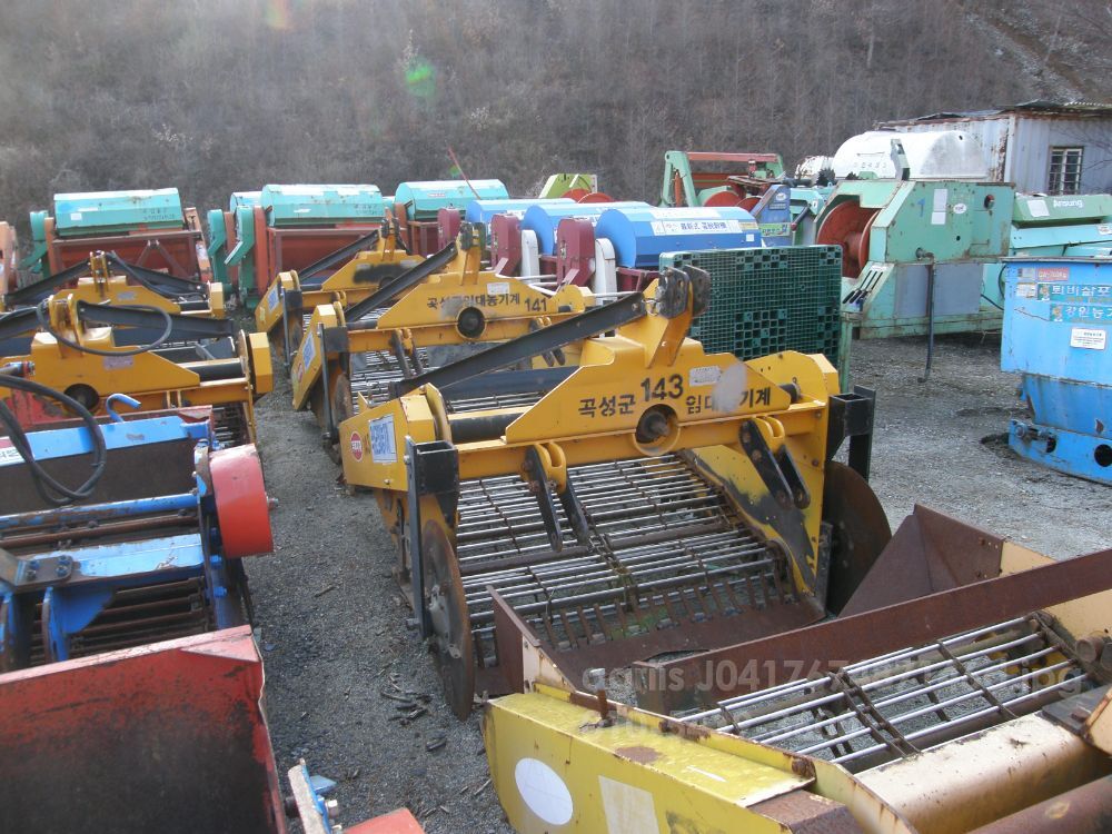  감자고구마수확기두루140 감자고구마수확기두루140  뒤우측면