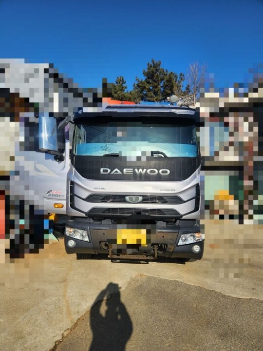 대우 카고차 8.8,m 6톤구변 뒤축 앞좌측면