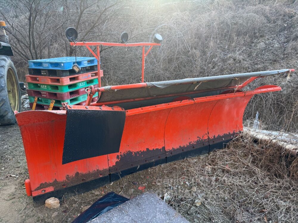  전방부착형 대형제설기 55마력이상부터 사용가능 이상부터 사용가능 