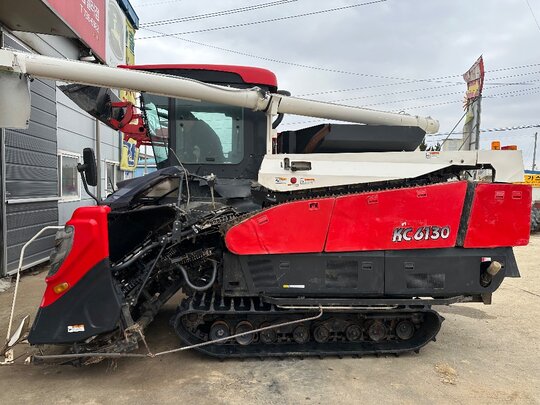 국제 콤바인 KC6130CXA (6조식) 앞좌측면