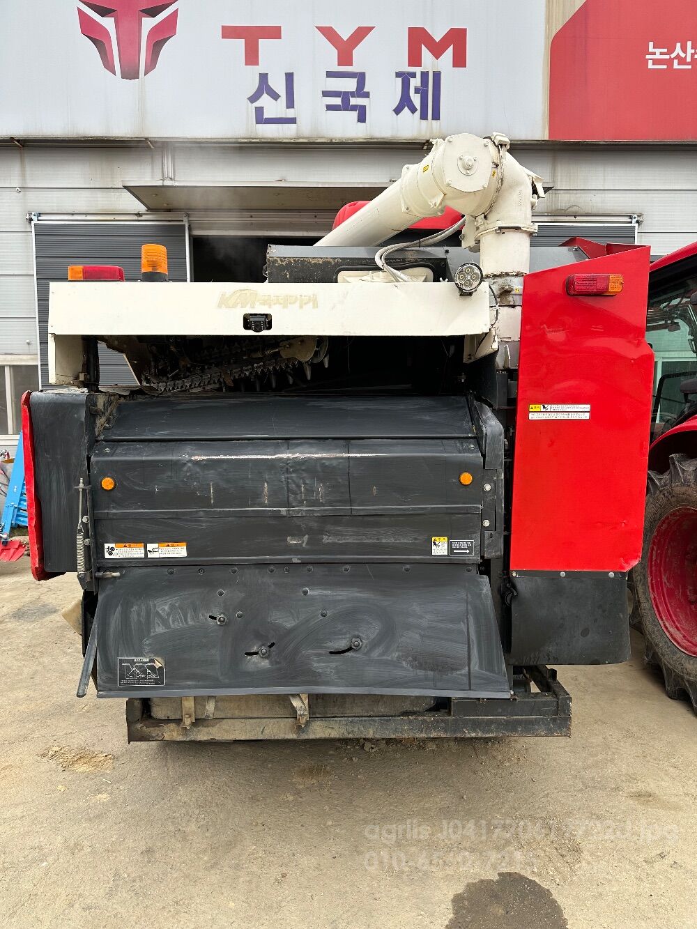 국제 콤바인 KC6130CXA (6조식) 뒤우측면