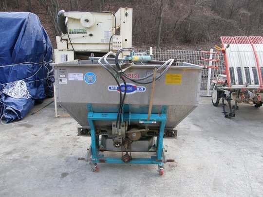  유기질비료살포기 800KG 