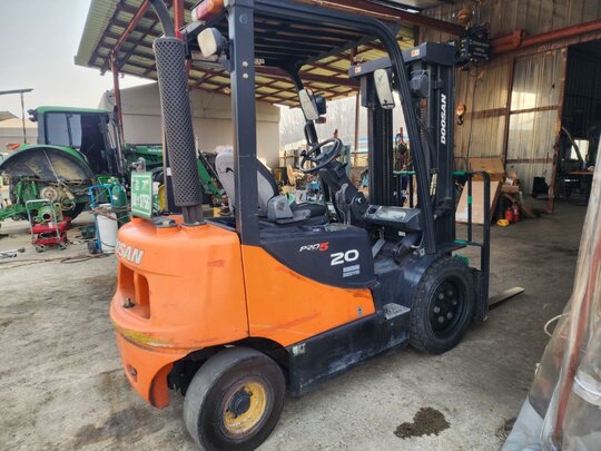 두산중공업  지게차 지게차 D20s-5얀마엔진 싸이드시프트정품 (2톤톤)