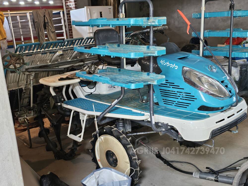 구보다 이앙기 KWP69DF (6조식) 뒤우측면