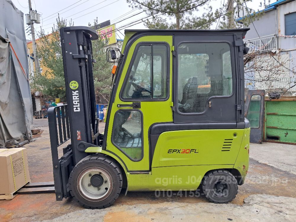 클라크  지게차 EPX30LF (3.0톤) 뒤우측면