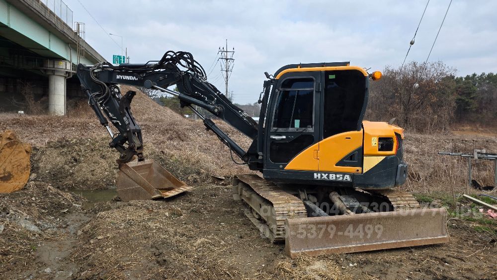 현대 중공업 굴삭기 Hx85a (9톤)