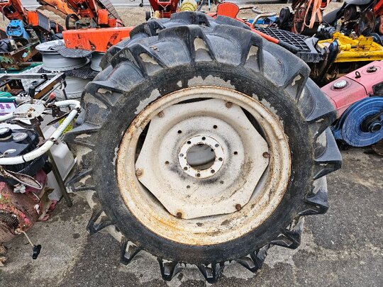 Lt470후륜 12.4 -28  휠타이어 한국