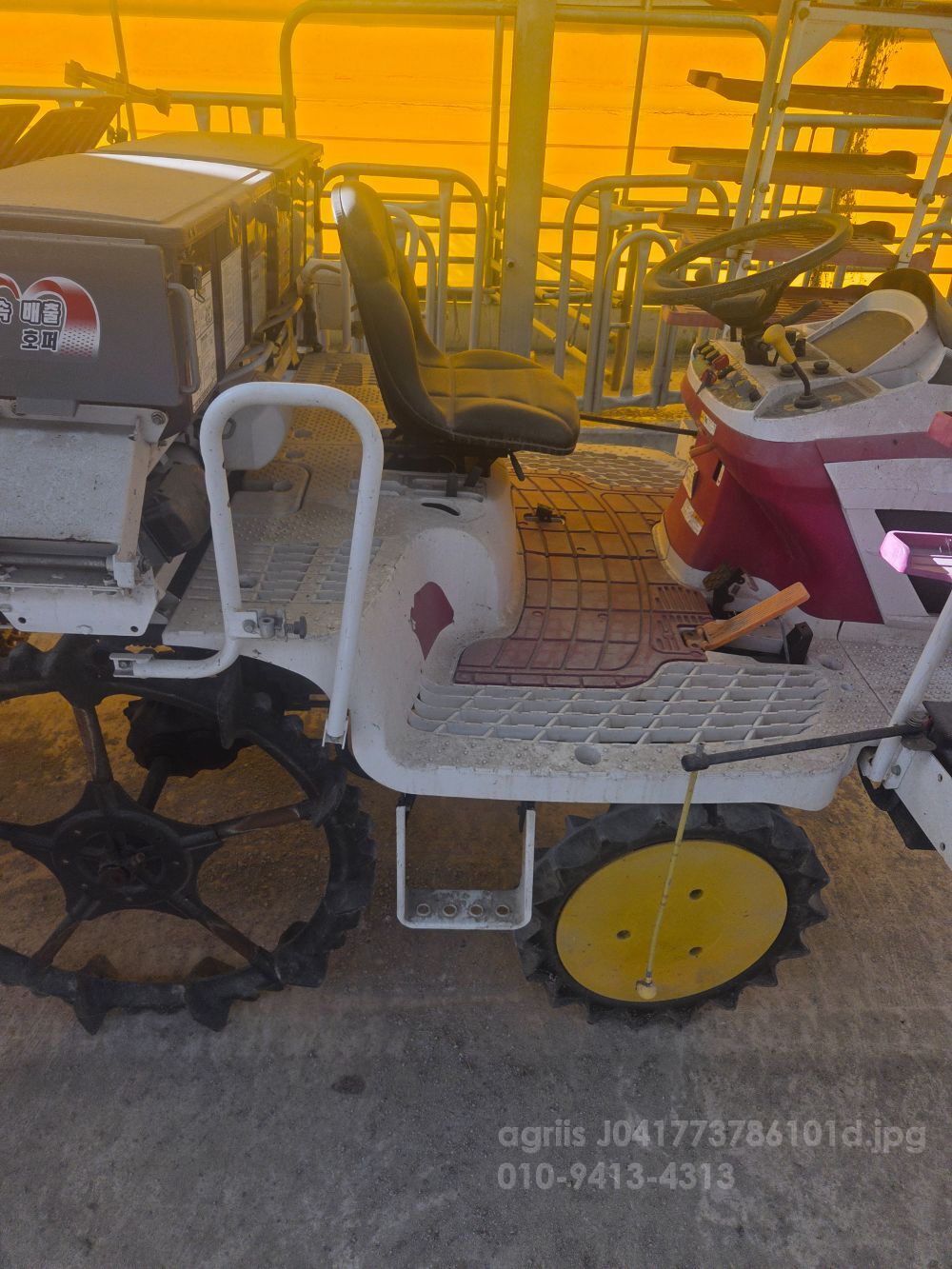 Yanmar Rice transplanter YR6D (6Rows) 뒤우측면