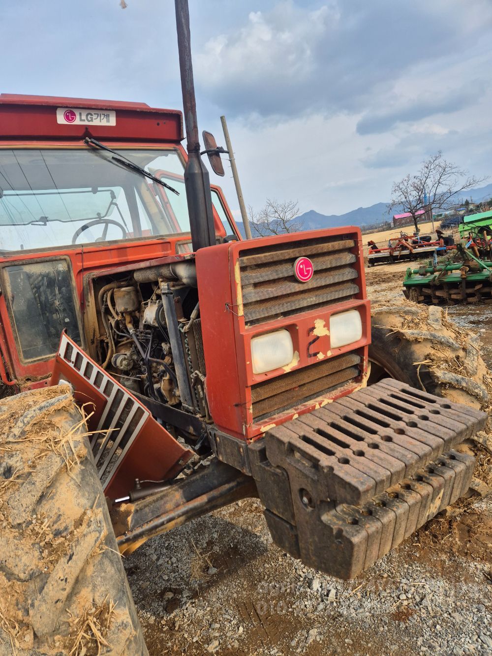 LS Tractor 11090 (110hp)