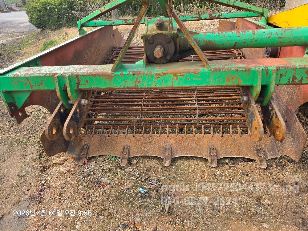 신흥공업사 수확기 땅속작물수확기 작업폭140cm