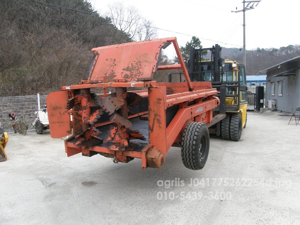  태성퇴비살포기  수직형 태성퇴비살포기  수직형  뒤우측면