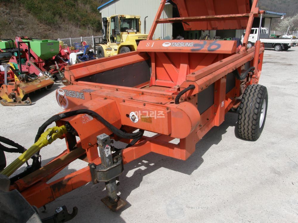  태성 퇴비살포기 로타리식 태성 퇴비살포기 로타리식 