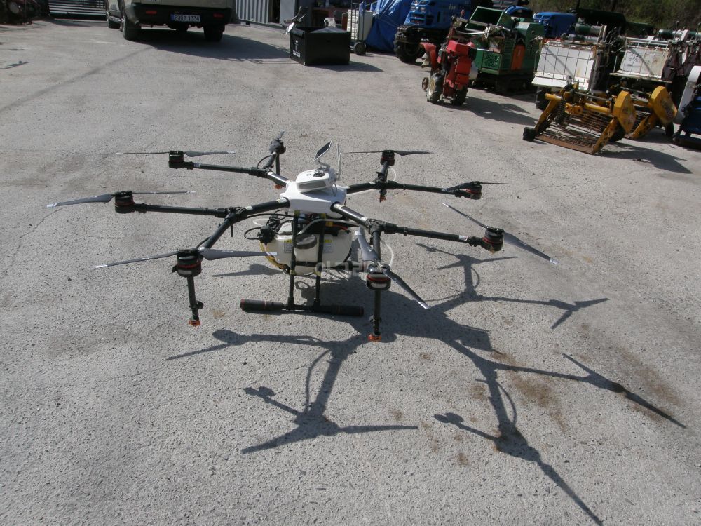  DJI-MG-1S  농약살포용 드론 DJI-MG-1S  뒤우측면