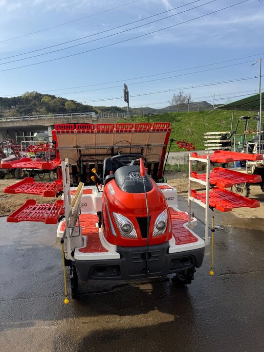 Daedong Rice transplanter DUO6 (6Rows) 앞좌측면