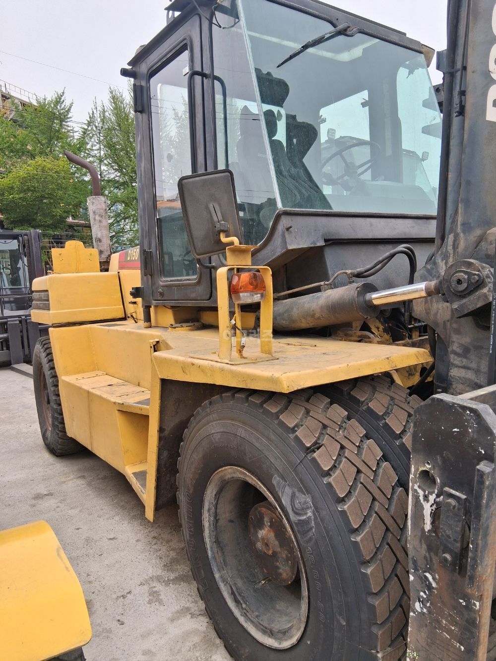 두산 지게차 15톤 (15톤) 뒤우측면