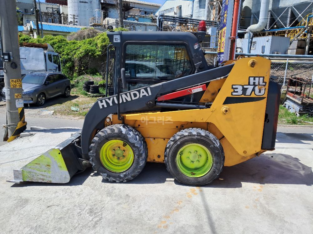 Hyundai Skid steer loader HL370 