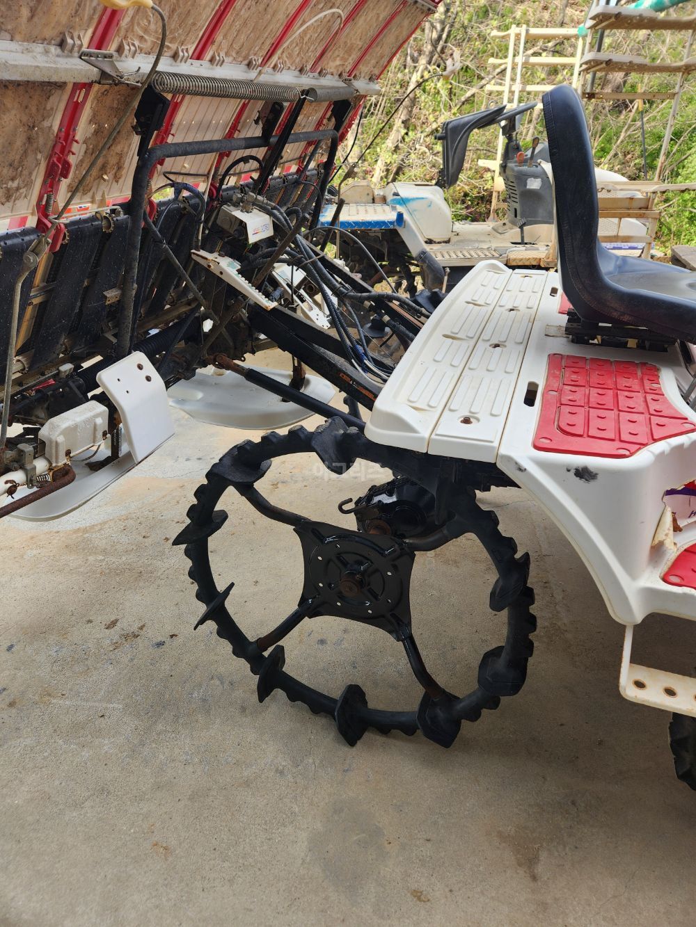 얀마 이앙기 VP6 (6조식) 뒤우측면