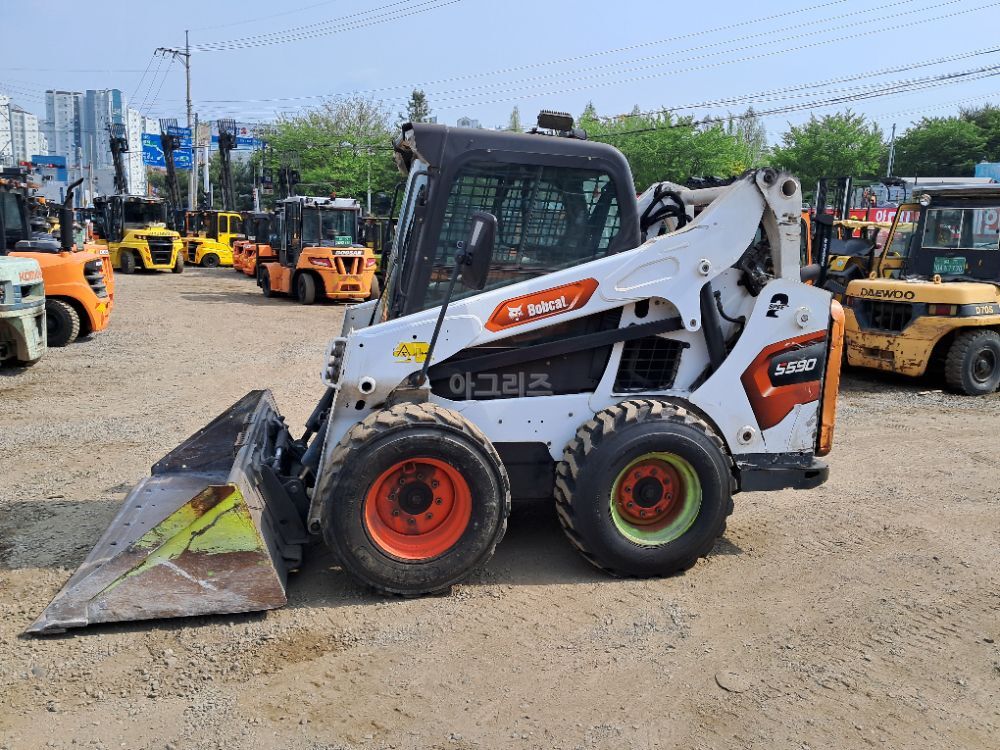 두산바브캣 스키드로더 S590