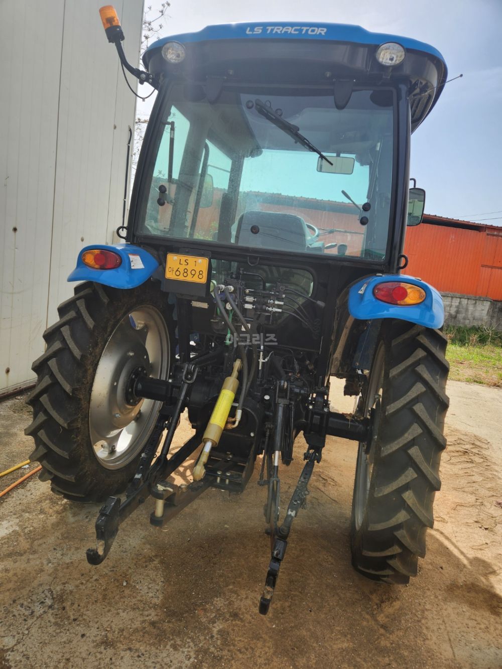 LS 트랙터 XU6168 (68.9마력)