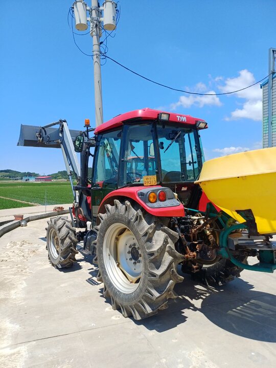 TYM 트랙터 TX68 (68마력) 앞좌측면