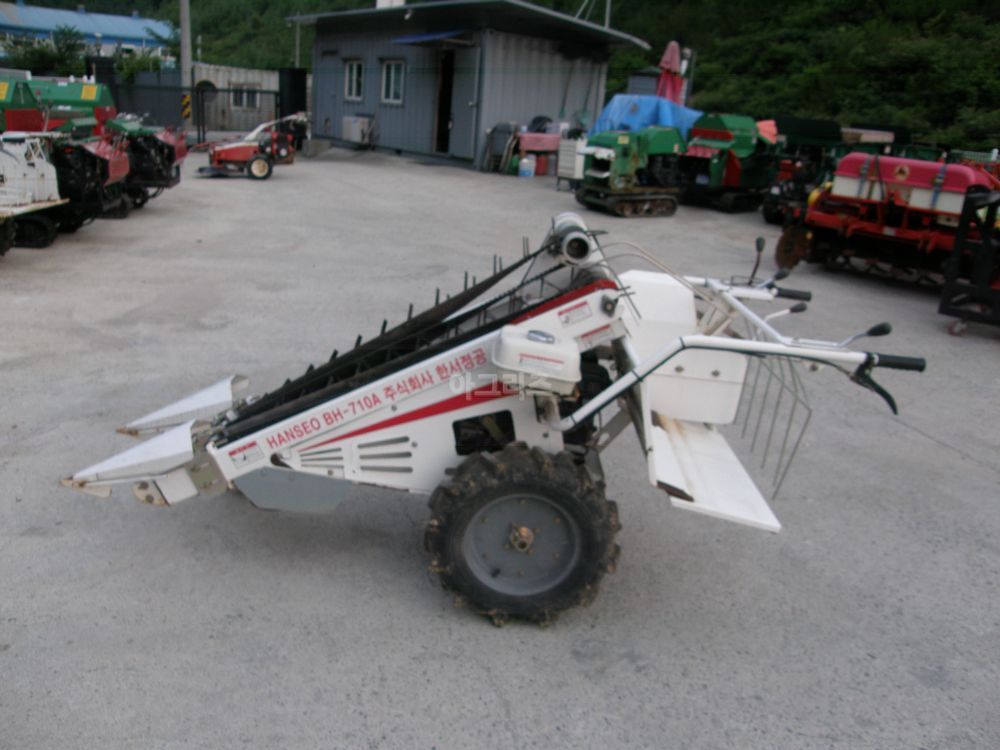 한서정공 한서콩수확기 BH-710A 뒤우측면