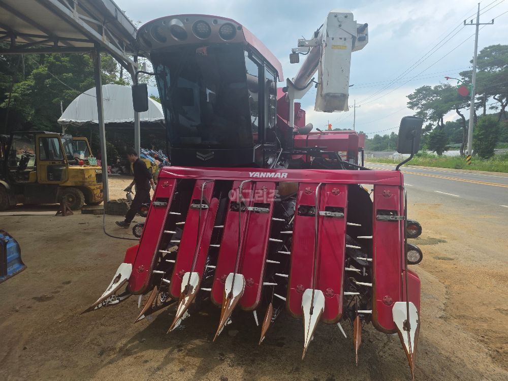 Yanmar Combine Harvester YH7115 (7Rows)