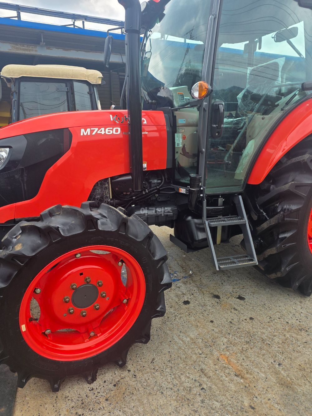 Kubota Tractor M7460 (74hp)